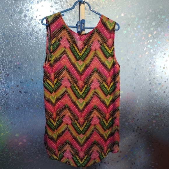 Sami & Jo Pink Sleeveless Blouse with Chevron Pattern - Picture 10 of 13